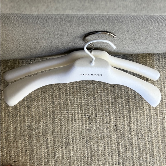 Nina Ricci white velvet clothes hangers (set of 2) - Picture 3 of 5